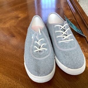 Toms   Canvas Shoes Size 7.5 NWT